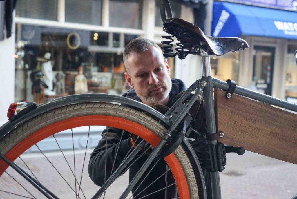 Reparatie van een fiets door Fietsmaat